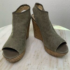 Stuart Weitzman wedge platform canvas sz 9 olive “Glover”